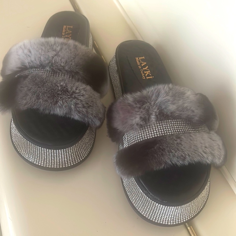 Very beautiful slippers for every day.